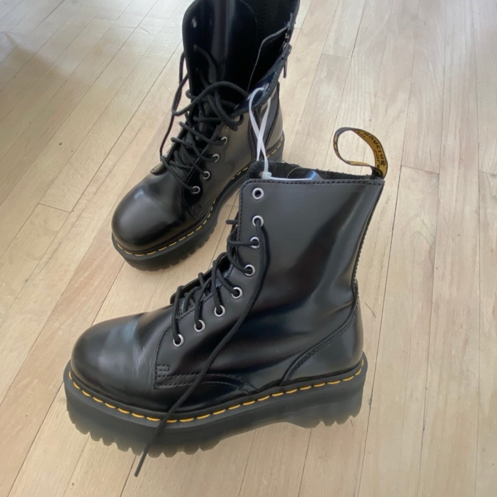 Dr. Martens Jadon